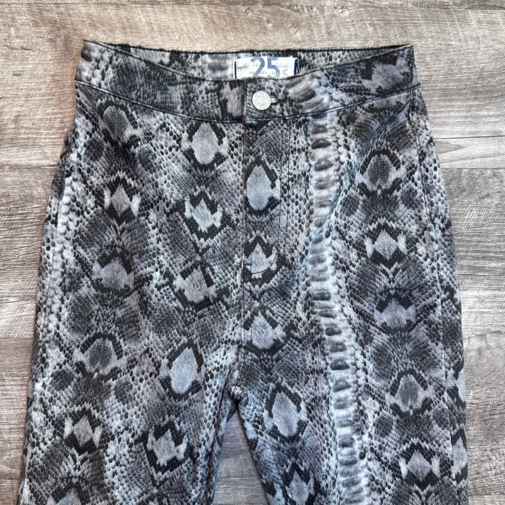 We the Free Just Float On Snake Print Flare Jeans Womens Sz. 25 - Picture 3 of 10
